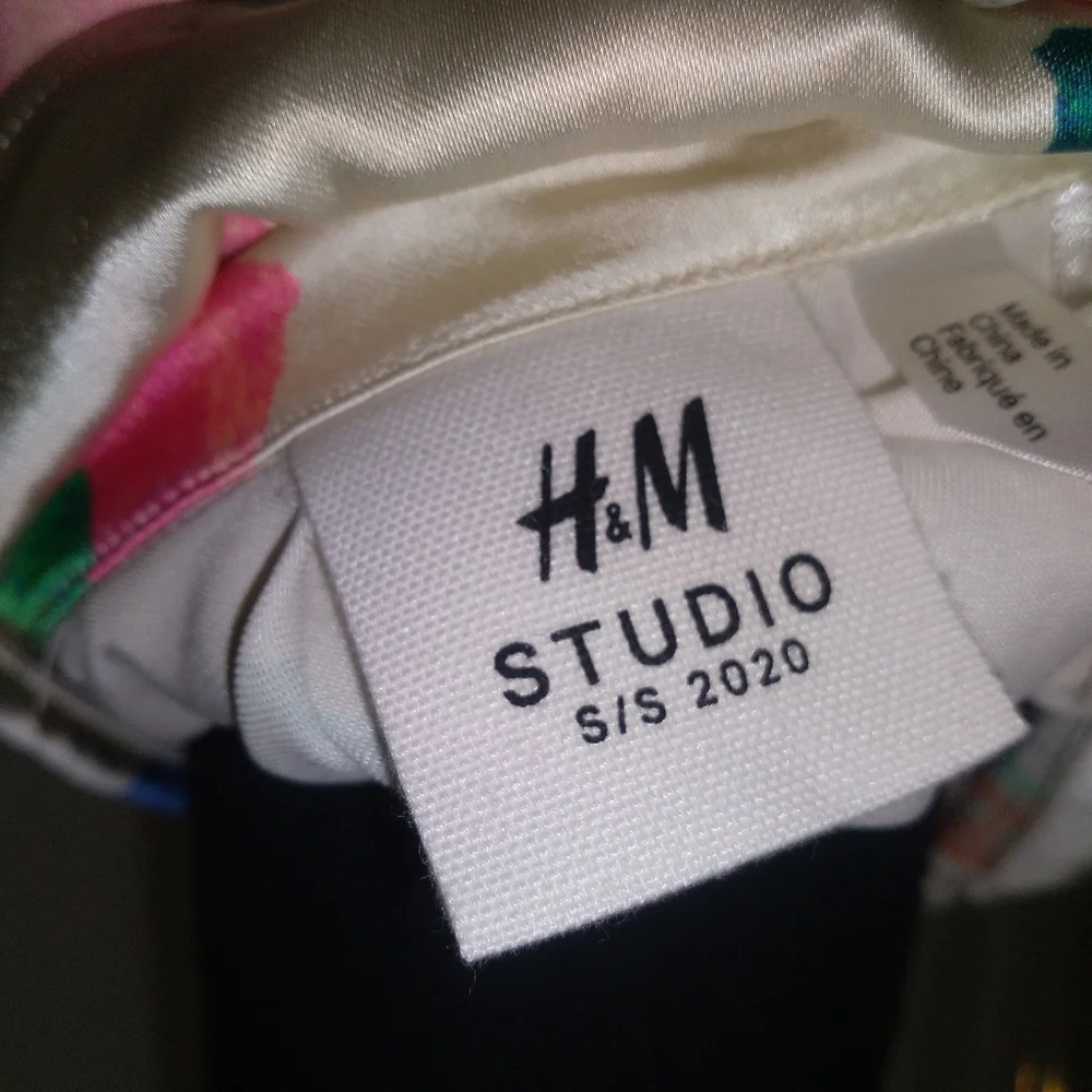 H&M STUDIO 2020 Women's MultiColor Abstract Print Long Sleeve Blouse- Size S - Picture 3 of 14